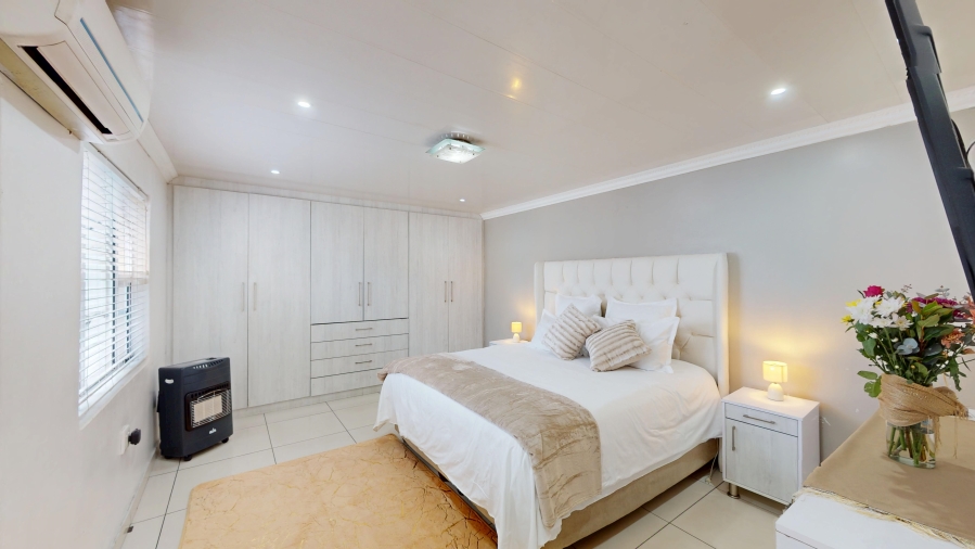 4 Bedroom Property for Sale in Rocklands Western Cape